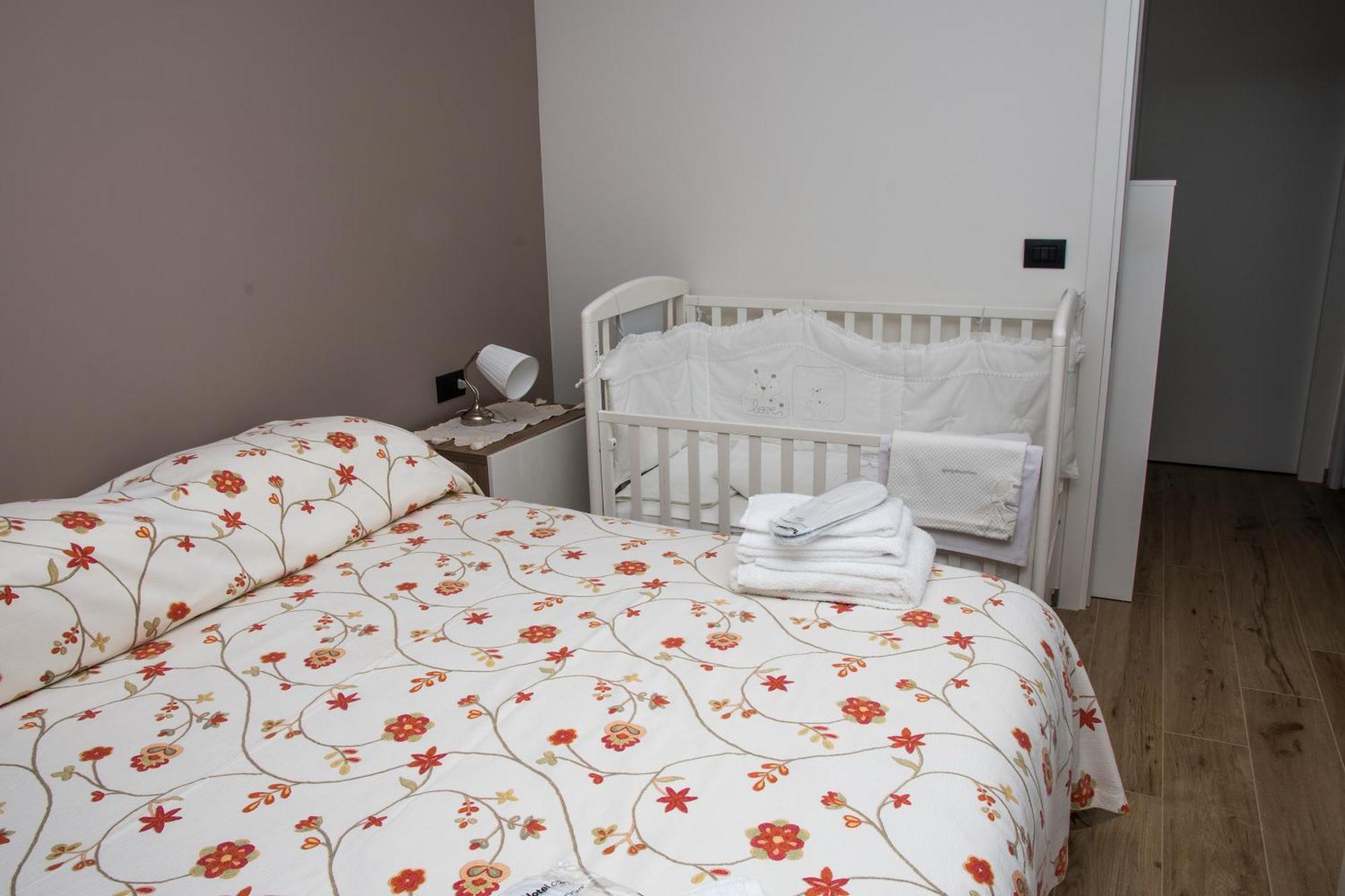 Casa Valentin Lejlighed Monforte D'Alba Eksteriør billede